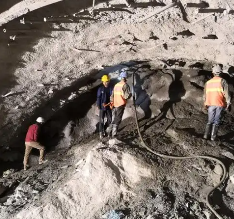 桃源隧道拱顶带模注浆料，微膨胀注浆料的特点及施工工艺